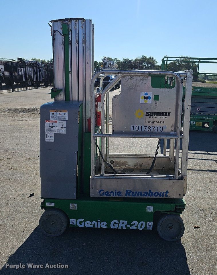 image for item DQ1169 2019 Genie GR-20  vertical lift