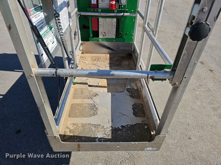 image for item DQ1169 2019 Genie GR-20  vertical lift