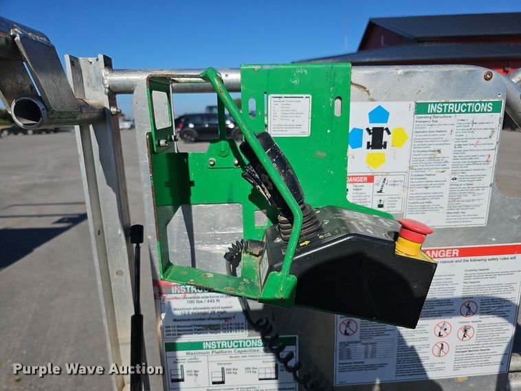 image for item DQ1169 2019 Genie GR-20  vertical lift