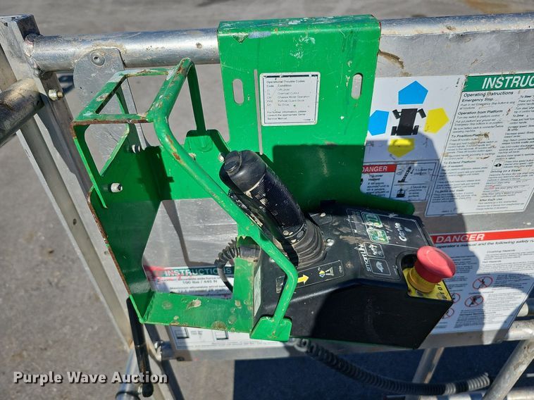 image for item DQ1169 2019 Genie GR-20  vertical lift