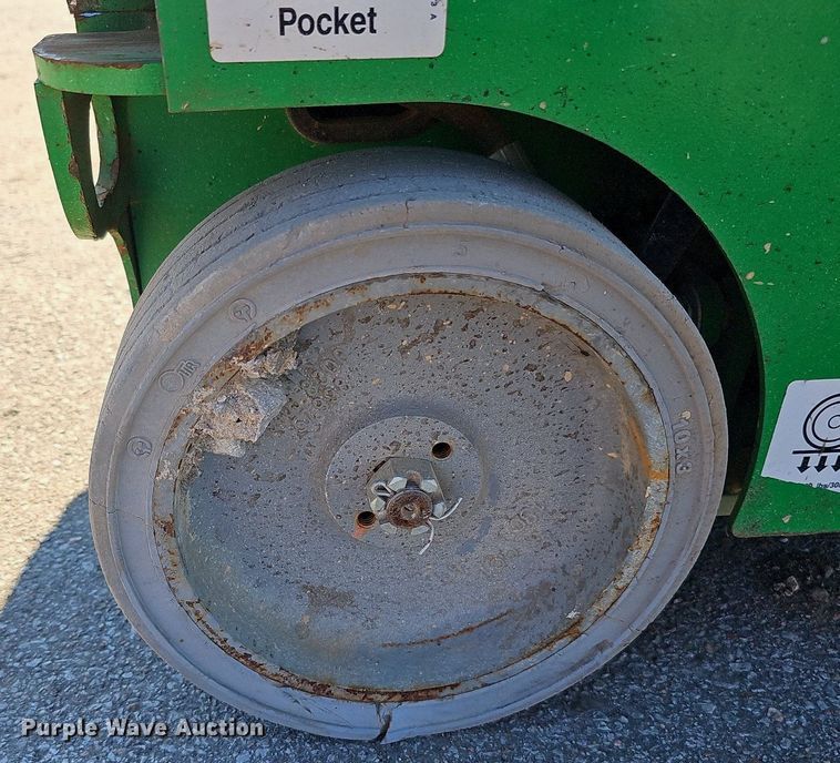 image for item DQ1169 2019 Genie GR-20  vertical lift