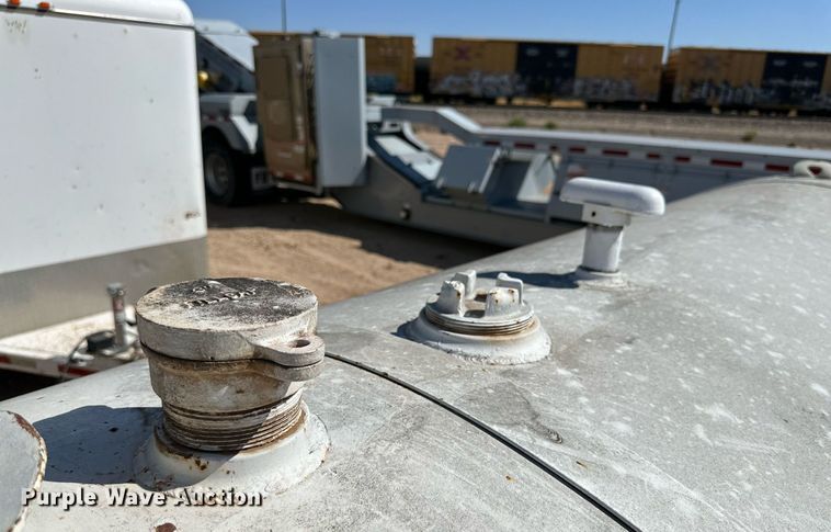 image for item DQ1423 (2) tanks