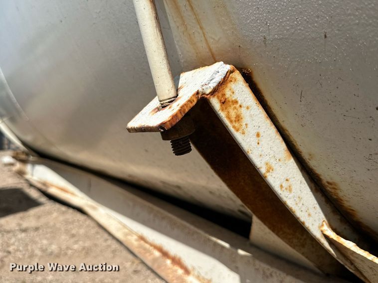 image for item DQ1423 (2) tanks