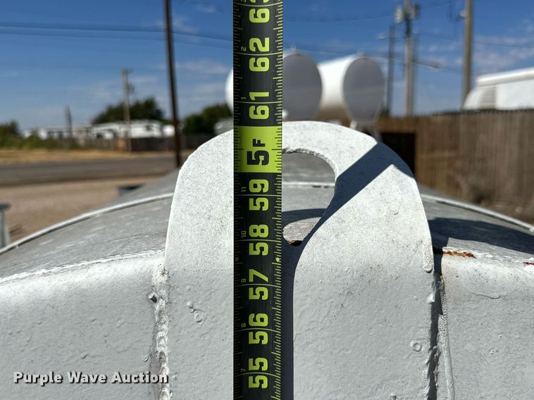 image for item DQ1423 (2) tanks