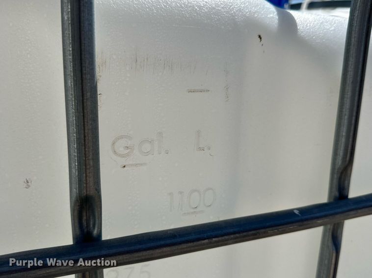 image for item DQ1423 (2) tanks