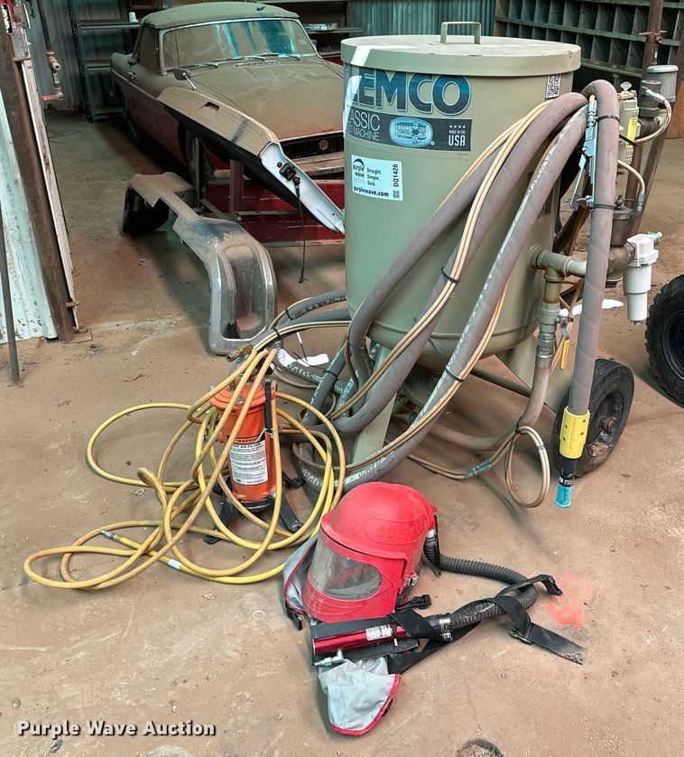 image for item DQ1426 Clemco 2452  sandblaster