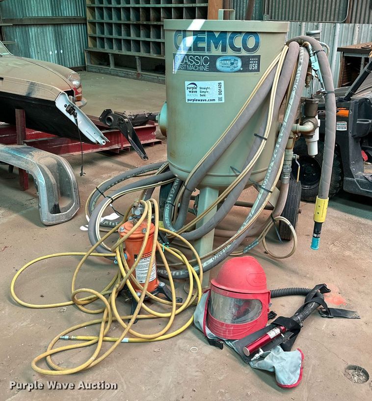 image for item DQ1426 Clemco 2452  sandblaster