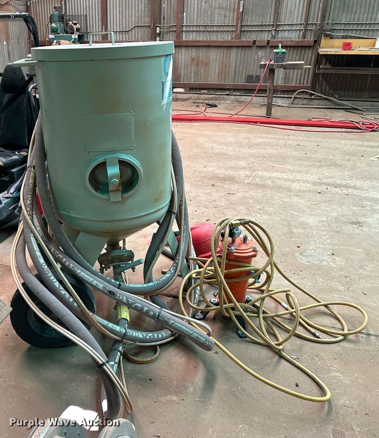 image for item DQ1426 Clemco 2452  sandblaster