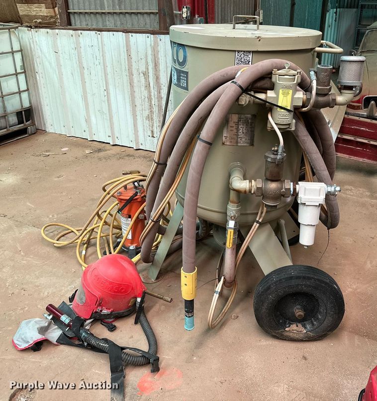 image for item DQ1426 Clemco 2452  sandblaster