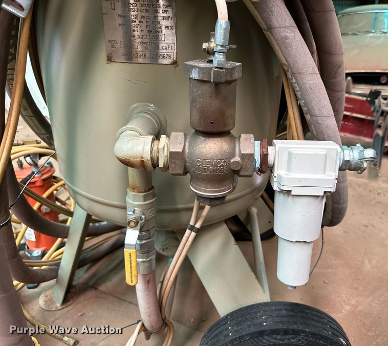 image for item DQ1426 Clemco 2452  sandblaster