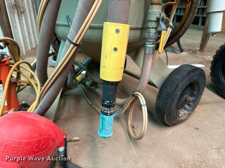 image for item DQ1426 Clemco 2452  sandblaster