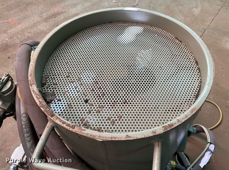 image for item DQ1426 Clemco 2452  sandblaster