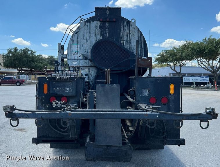 image for item DQ2199 2013 Freightliner 114SD  seal coat truck