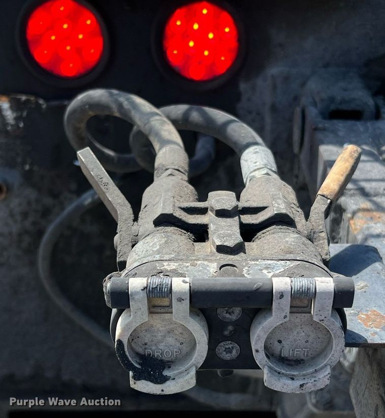 image for item DQ2199 2013 Freightliner 114SD  seal coat truck