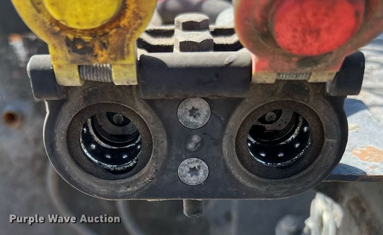 image for item DQ2199 2013 Freightliner 114SD  seal coat truck