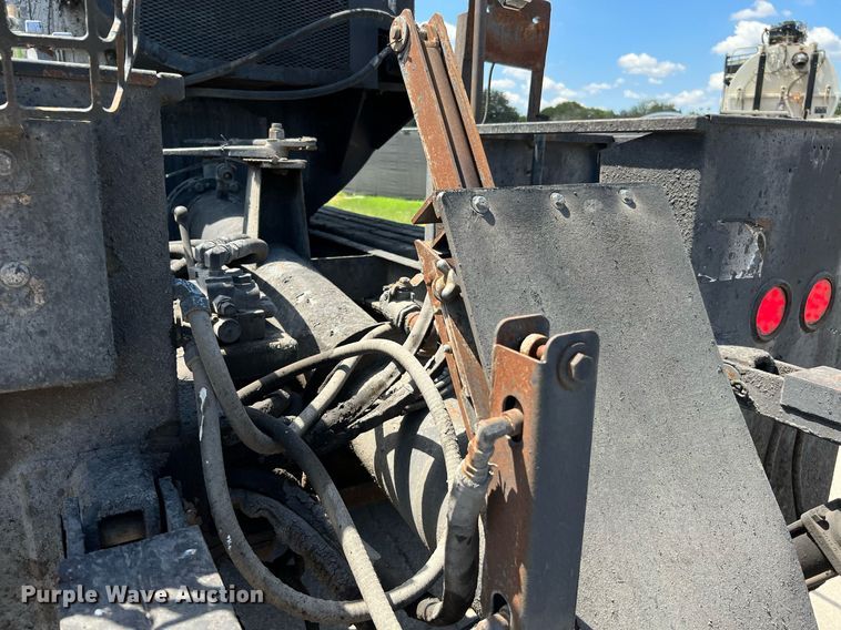 image for item DQ2199 2013 Freightliner 114SD  seal coat truck