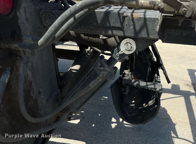 image for item DQ2199 2013 Freightliner 114SD  seal coat truck