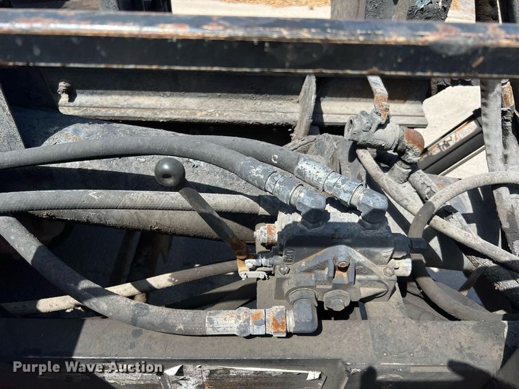 image for item DQ2199 2013 Freightliner 114SD  seal coat truck