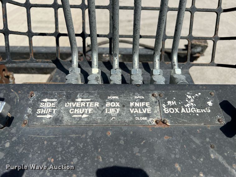 image for item DQ2199 2013 Freightliner 114SD  seal coat truck