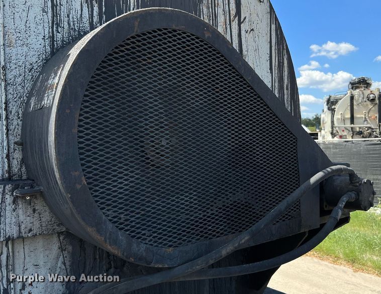 image for item DQ2199 2013 Freightliner 114SD  seal coat truck