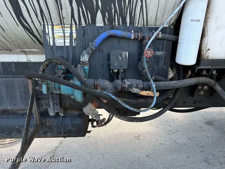 image for item DQ2199 2013 Freightliner 114SD  seal coat truck