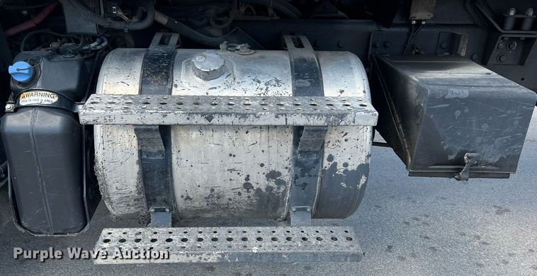 image for item DQ2199 2013 Freightliner 114SD  seal coat truck