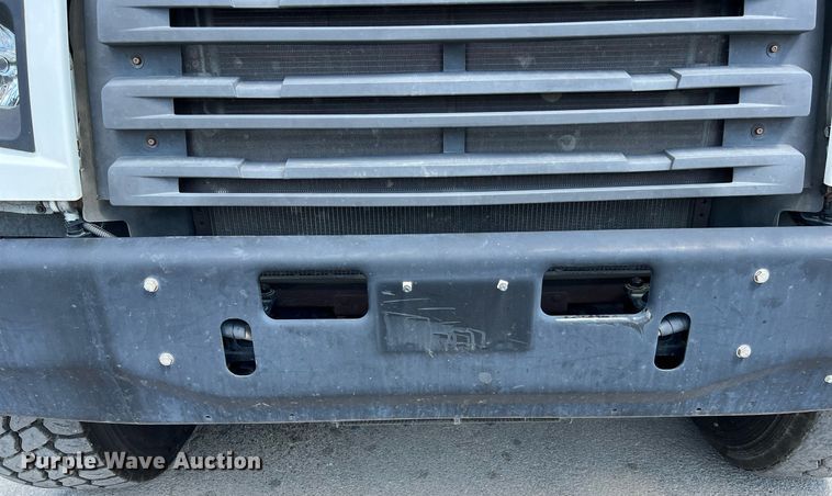 image for item DQ2199 2013 Freightliner 114SD  seal coat truck