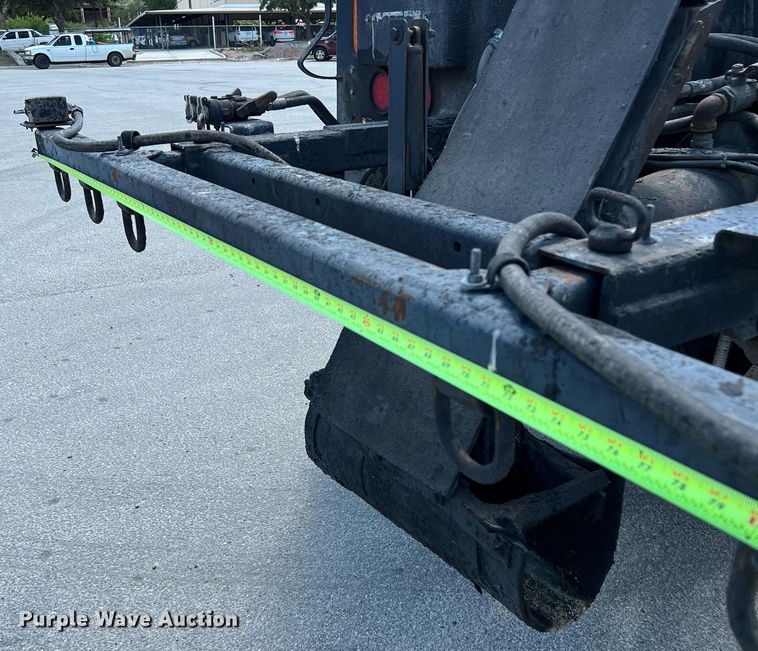 image for item DQ2199 2013 Freightliner 114SD  seal coat truck