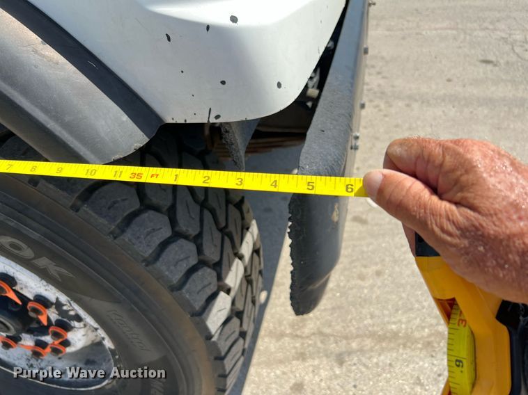 image for item DQ2199 2013 Freightliner 114SD  seal coat truck