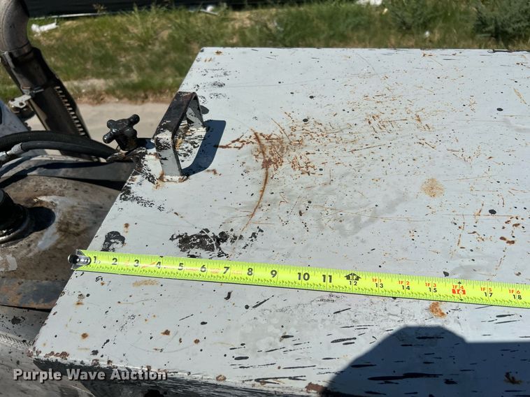 image for item DQ2199 2013 Freightliner 114SD  seal coat truck