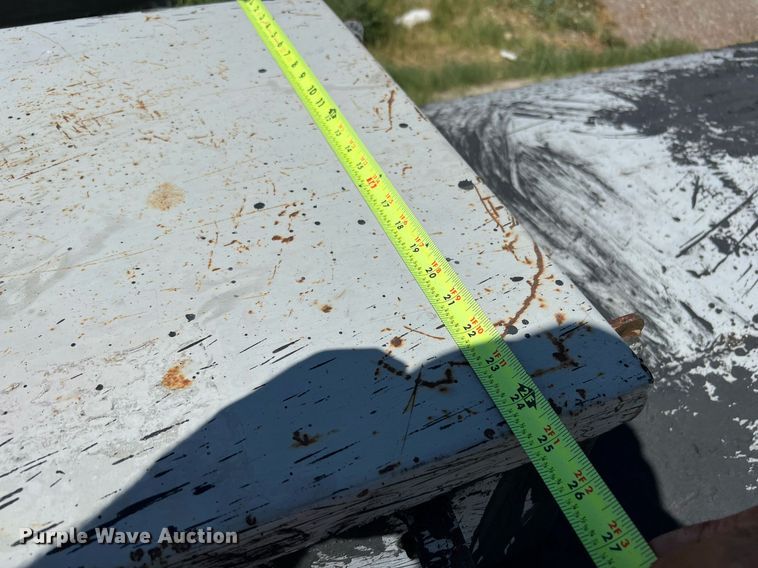 image for item DQ2199 2013 Freightliner 114SD  seal coat truck