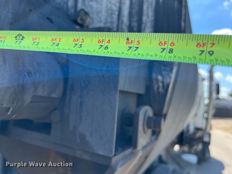 image for item DQ2199 2013 Freightliner 114SD  seal coat truck