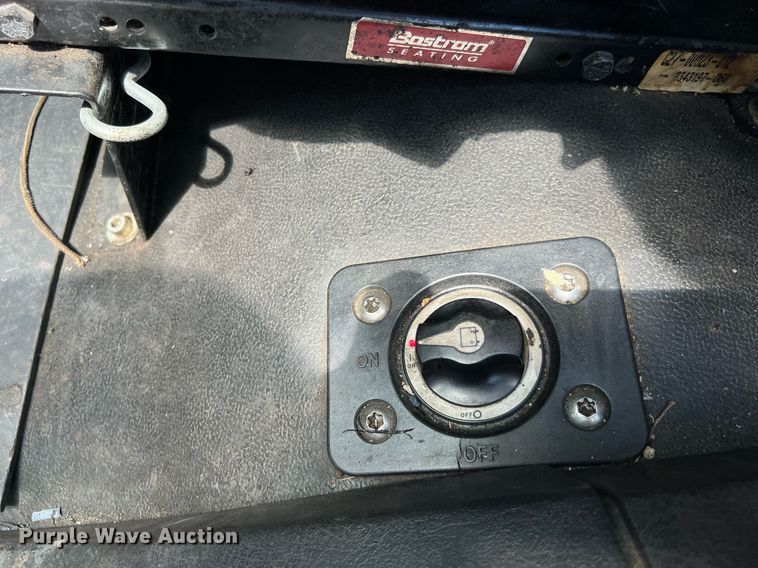 image for item DQ2199 2013 Freightliner 114SD  seal coat truck