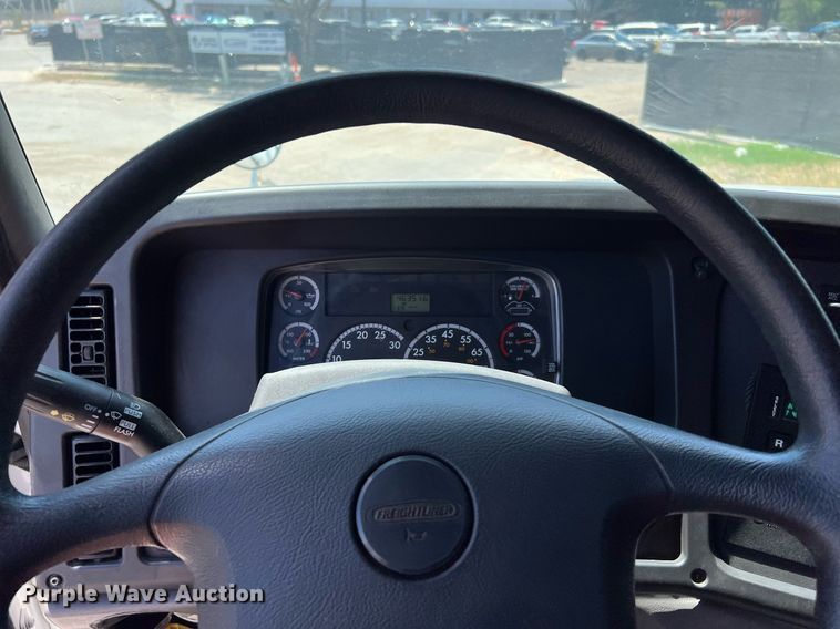 image for item DQ2199 2013 Freightliner 114SD  seal coat truck