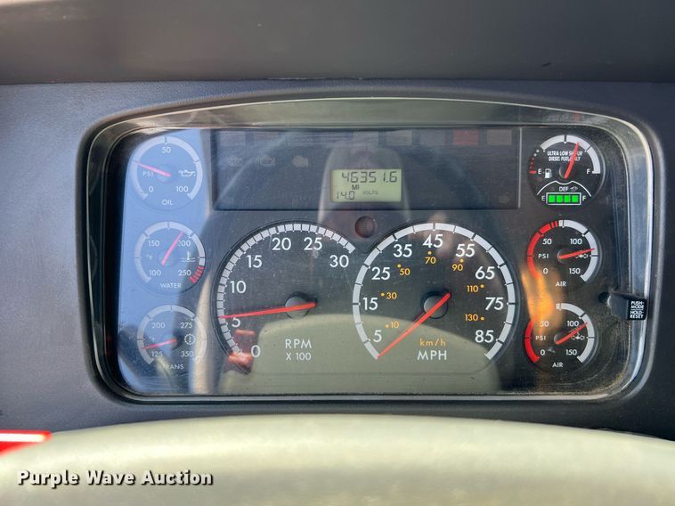 image for item DQ2199 2013 Freightliner 114SD  seal coat truck