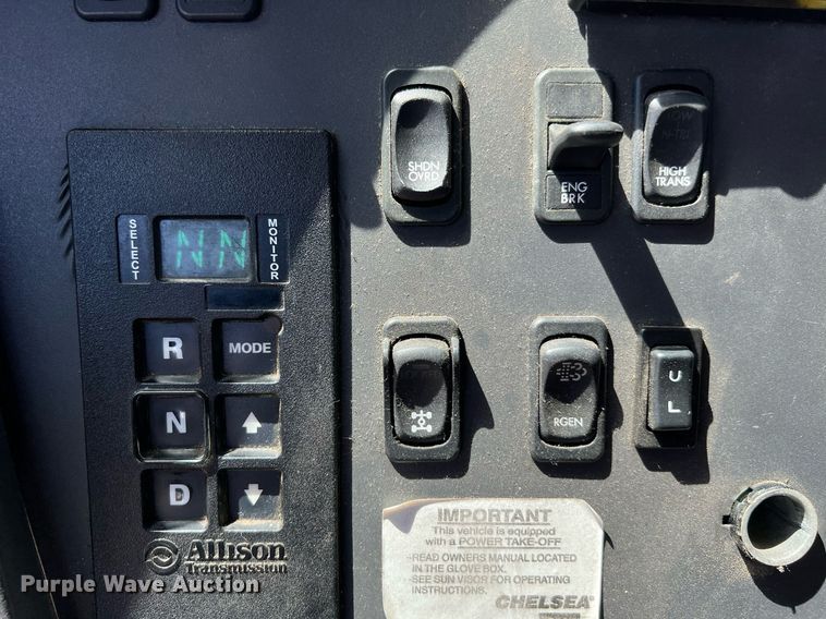 image for item DQ2199 2013 Freightliner 114SD  seal coat truck