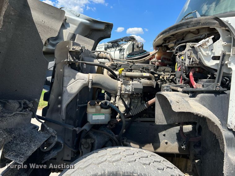 image for item DQ2199 2013 Freightliner 114SD  seal coat truck