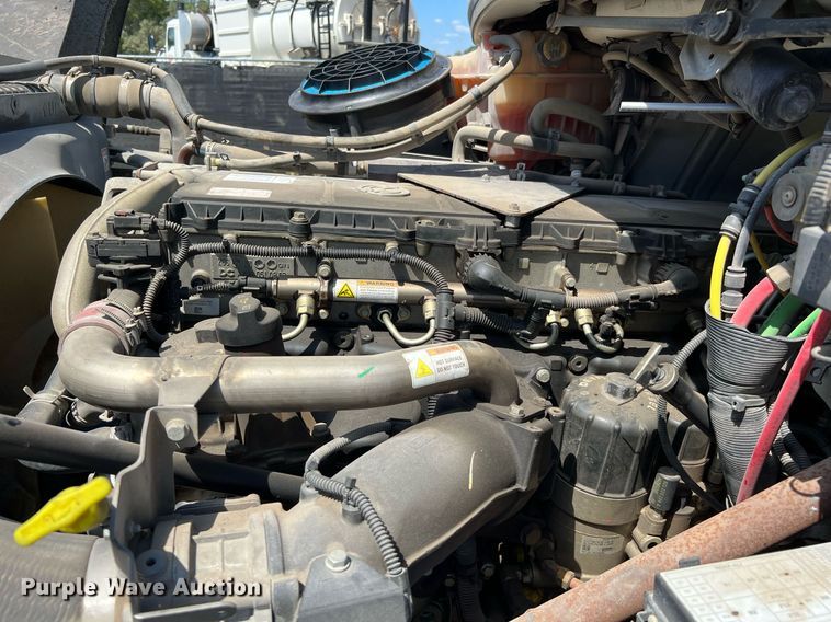 image for item DQ2199 2013 Freightliner 114SD  seal coat truck