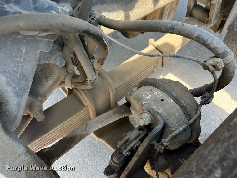 image for item DQ2199 2013 Freightliner 114SD  seal coat truck