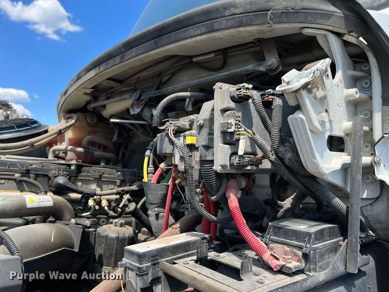 image for item DQ2199 2013 Freightliner 114SD  seal coat truck