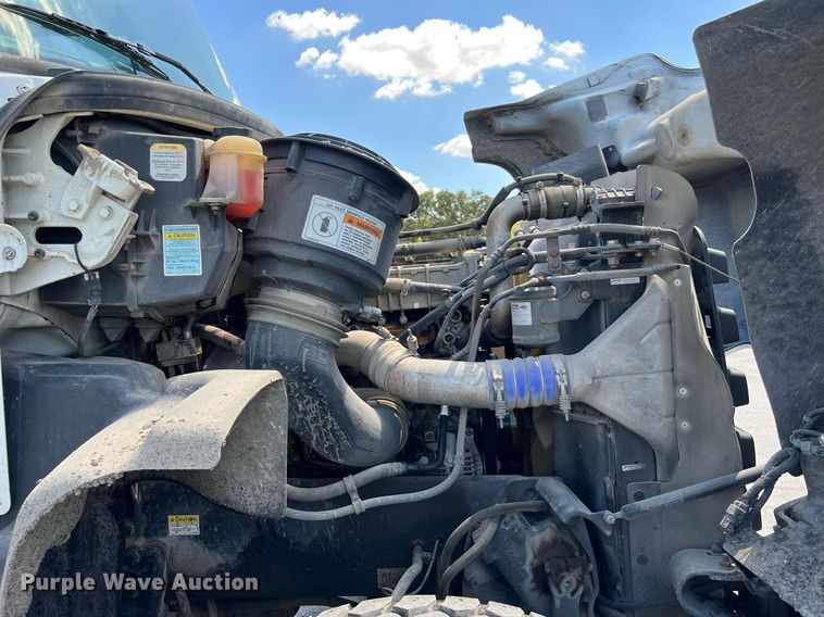 image for item DQ2199 2013 Freightliner 114SD  seal coat truck