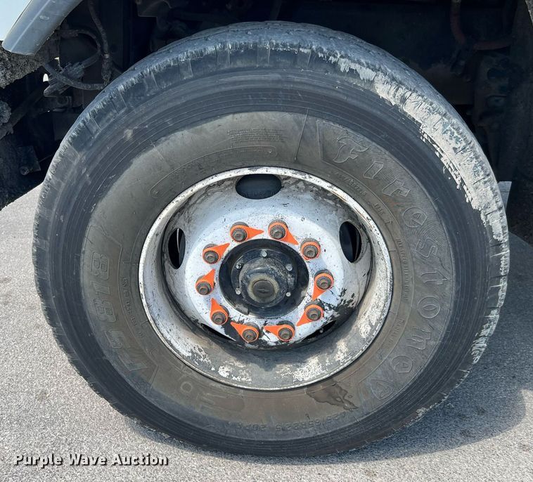 image for item DQ2199 2013 Freightliner 114SD  seal coat truck