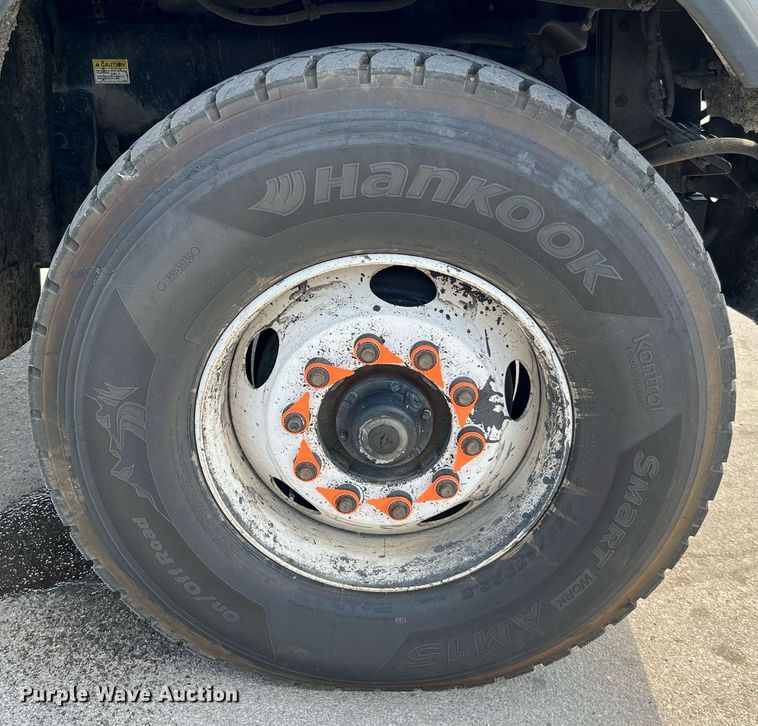 image for item DQ2199 2013 Freightliner 114SD  seal coat truck