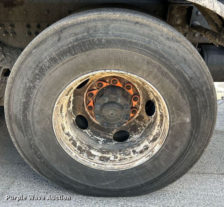 image for item DQ2199 2013 Freightliner 114SD  seal coat truck