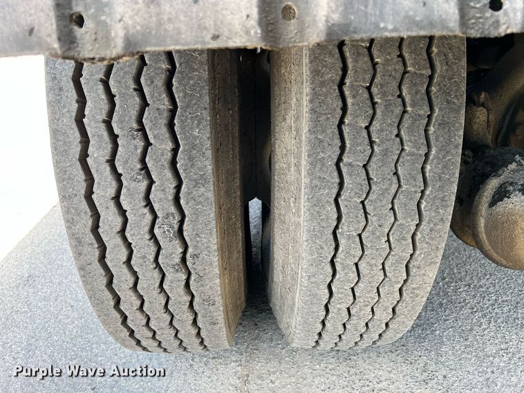 image for item DQ2199 2013 Freightliner 114SD  seal coat truck