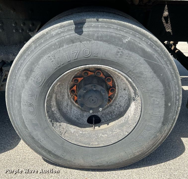 image for item DQ2199 2013 Freightliner 114SD  seal coat truck