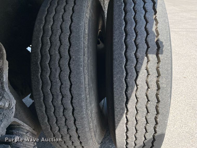 image for item DQ2199 2013 Freightliner 114SD  seal coat truck