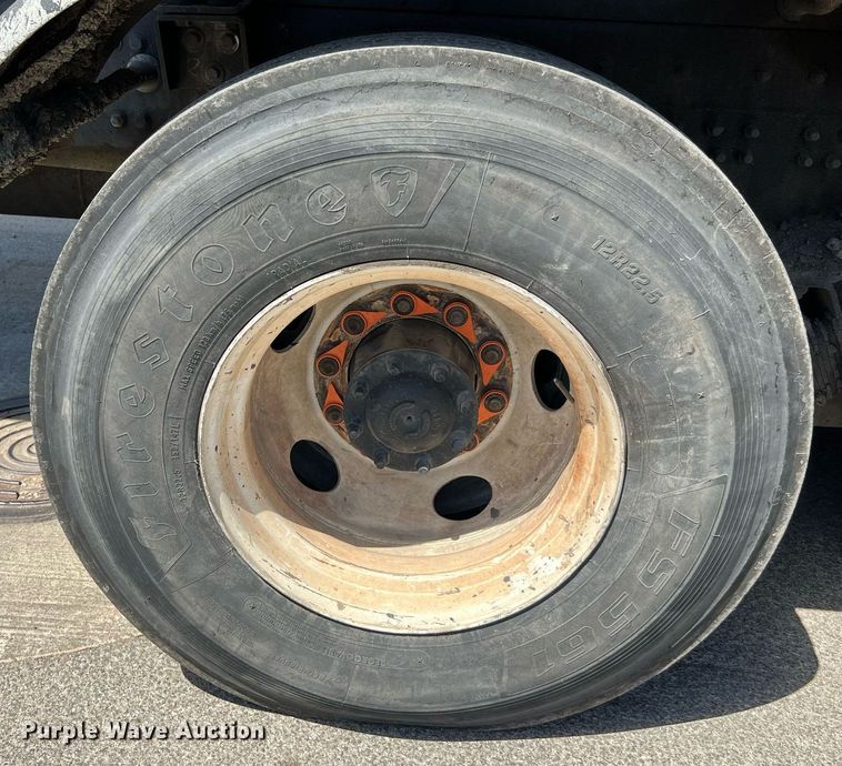 image for item DQ2199 2013 Freightliner 114SD  seal coat truck