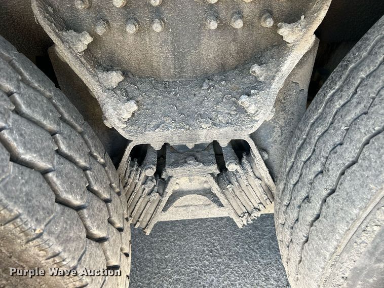 image for item DQ2199 2013 Freightliner 114SD  seal coat truck