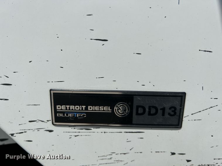 image for item DQ2199 2013 Freightliner 114SD  seal coat truck